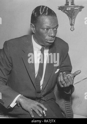 Nat King Cole. 17. März 1919 - 15. Februar 1965. Amerikanischer Jazzpianist und Sänger. Hier bei einem Besuch in Stockholm Schweden 1954 bei einem Auftritt. Foto Kristoffersson. Stockfoto