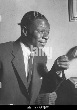 Nat King Cole. 17. März 1919 - 15. Februar 1965. Amerikanischer Jazzpianist und Sänger. Hier bei einem Besuch in Stockholm Schweden 1954 bei einem Auftritt. Foto Kristoffersson. Stockfoto