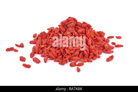 Rote Getrocknete Goji Beeren (Lycium Barbarum, Wolfberry) auf weißem Hintergrund Stockfoto