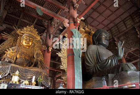 Der Innenraum des Todaiji Tempel in Nara Japan Stockfoto