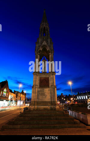 Die Thomas Clarkson Memorial bei Nacht, Wisbech Stadt, Cambridgeshire, England, Großbritannien Stockfoto