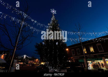 Weihnachtsbeleuchtung in Wisbech Stadt, Flussauen, Cambridgeshire, England, Großbritannien Stockfoto