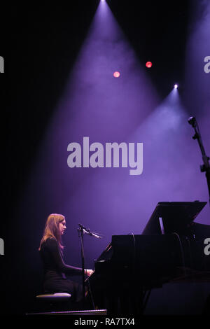 Die international renommierte dänische Sängerin, Musikerin und Songwriterin Majke Voss Romme ist besser von ihr Name gebrochen Twin bekannt und hier führt ein Live Konzert in der dänischen Showcase Festival Spot Festival 2014 in Århus. Dänemark 02/05 2014. Ohne DÄNEMARK Stockfoto