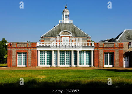 LONDON, ENGLAND, UK - 24. Juli: Serpentine Gallery in London am 24. Juli 2008. Serpentine Gallery im Zentrum von Hyde Park London, England, UK. Stockfoto