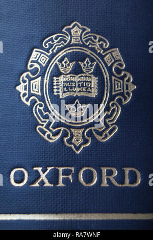 Oxford redaktionelle Logo über Concise Oxford Dictionary Buchrücken gedruckt, close-up Stockfoto