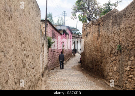 Harar, Harerge/Äthiopien - 04 Mai 2017: Eine kleine Straße in der Stadt Harar, Äthiopien. Stockfoto