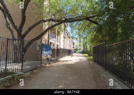 Apartment Gebäude in der Nähe von Nature Trail in der Innenstadt von Austin, Texas Stockfoto