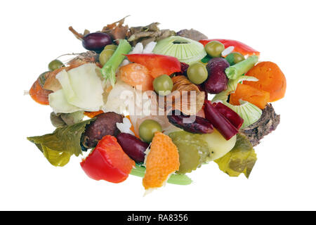 Essen Gemüse Abfälle, die nach dem Kochen bleiben. Isolierte makro Studio gedreht. Die Macht der Menschheit in das zukünftige Konzept Stockfoto