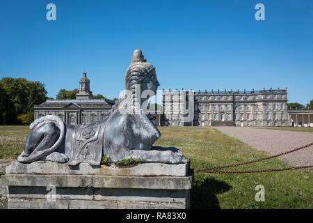 Zierpflanzen sphinx Statue an Hopetoun House Stockfoto