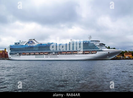 Stockholm/Schweden - 15. Mai 2011: Kreuzfahrtschiff Emerald Princess am Pier von Stockholm Stockfoto