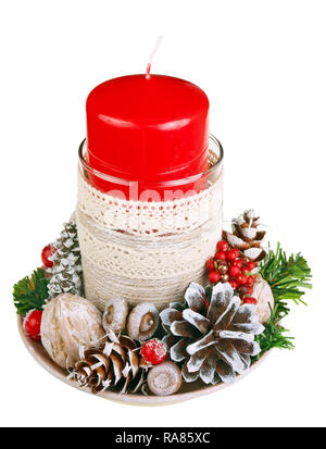 Hausgemachte Weihnachten Leuchter im rustikalen Stil aus Seil- und Kegel. Auf weissem studio Makro isoliert Stockfoto