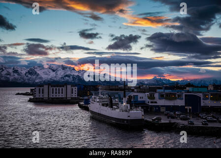 Sonnenuntergang über Sortland, Lofoten, Norwegen. Stockfoto