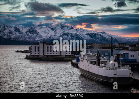 Sonnenuntergang über Sortland, Lofoten, Norwegen. Stockfoto