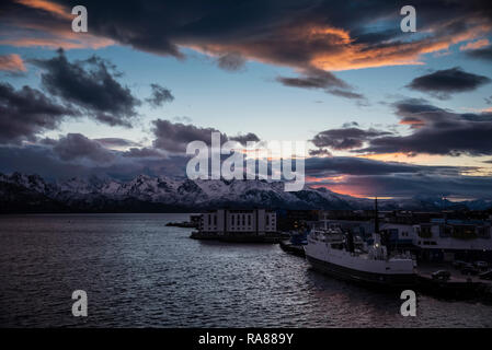 Sonnenuntergang über Sortland, Lofoten, Norwegen. Stockfoto