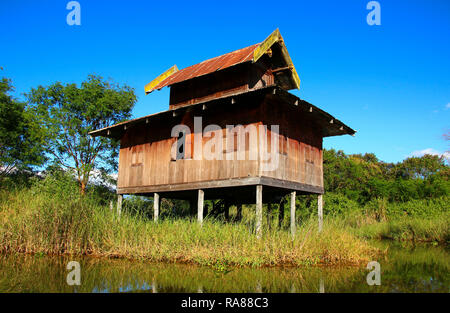 Traditionelles Haus auf Stelzen, Inle Lake, Myanmar (Birma) Stockfoto