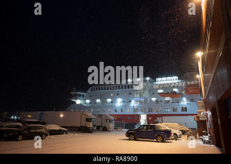 Hurtigruten coastal Steamer, Hudiksvall, Norwegen. Stockfoto