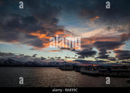 Winter Sonnenuntergang bei Sortland, Lofoten, Norwegen. Stockfoto