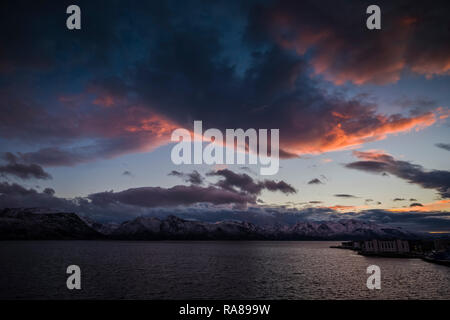 Winter Sonnenuntergang bei Sortland, Lofoten, Norwegen. Stockfoto