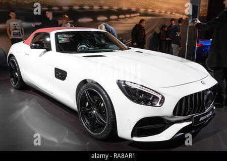 Brüssel - 19 Jan, 2017: Mercedes AMG GT Roadster Sportwagen auf dem Brüsseler Autosalon Motor Show präsentiert. Stockfoto