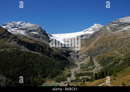 Schweizer Alpen: Panoramablick auf die Berge von der Alp Grüm auf Bernina Pass im Oberengadin. Stockfoto