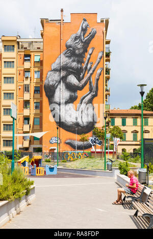 Springen Wolf Wandbild von der Belgischen street artist Roa in Testaccio, Rom, Italien. Stockfoto