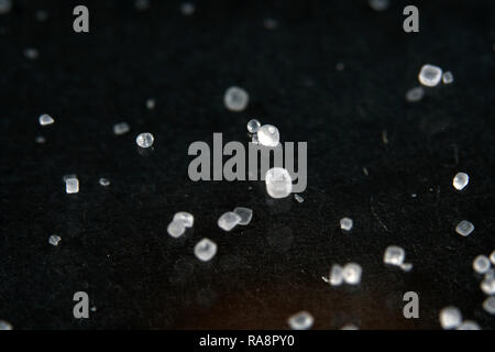 Salz in verschiedenen Formen mit dem Makro Objektiv extrem vergrößert, es fast micro Fotografien sind Stockfoto