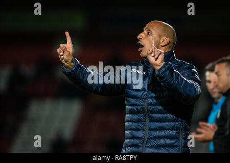 Dino Maamria stehen im technischen Bereich home Team Dugout in Stevenage FC, Lamex Stadium, Broadhall Way, Stevenage Stockfoto