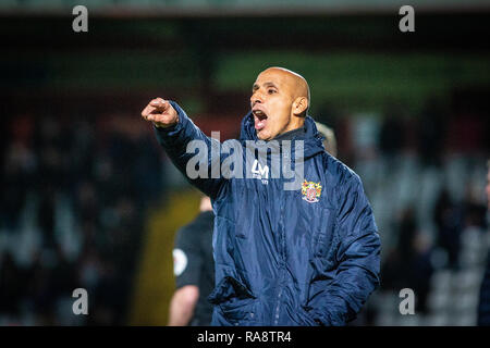 Dino Maamria stehen im technischen Bereich home Team Dugout in Stevenage FC, Lamex Stadium, Broadhall Way, Stevenage Stockfoto