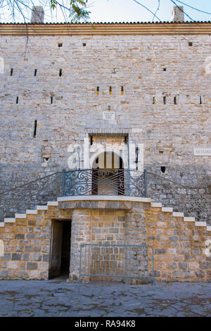 Die mittelalterliche Burg der Stadt Budva, die Santa Maria gewidmet ist, besser bekannt als Citadela, innerhalb der Stadtmauern von Budva entfernt Stockfoto