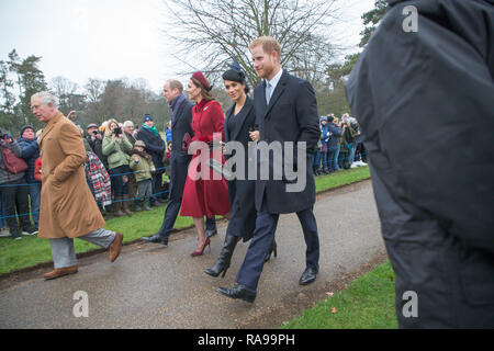 Bild vom 25. Dezember zeigt der Herzog von Cambridge, die Herzogin von Cambridge, die Herzogin von Sussex und der Herzog von Sussex anreisen, die Weihnachten Morgen Gottesdienst in der St. Maria Magdalena Kirche in Sandringham, Norfolk zu besuchen. Stockfoto