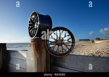 Felgen ohne Reifen. Aus einer Mischung von Aluminium und Magnesium Metallen gefertigt. Gruppe Bild. Stockfoto