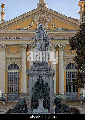 NIZZA, FRANKREICH - 25. MAI 2018: Statue von Garibaldi auf dem Garibaldi-Platz (Place Garibaldi) Stockfoto