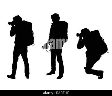 Stellen Sie realistische Silhouetten von drei Männern touristische Fotograf mit Kamera und Rucksack - Vektor Stock Vektor