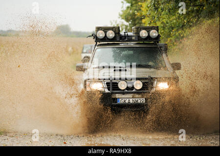 Nissan Patrol off road in der Ukraine. 26. September 2008 © wojciech Strozyk/Alamy Stock Foto Stockfoto