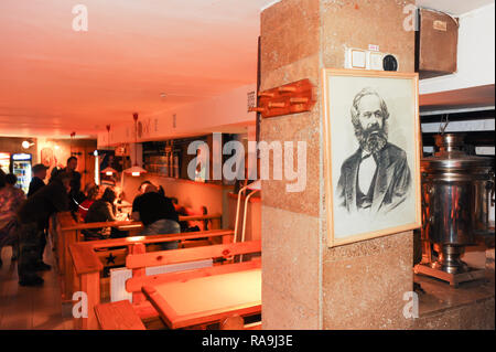 Sowjetunion Nostalgie restaurant Traktir Zowtnewyj in Winniza, Ukraine. 26. September 2008 © wojciech Strozyk/Alamy Stock Foto Stockfoto