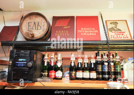 Sowjetunion Nostalgie restaurant Traktir Zowtnewyj in Winniza, Ukraine. 26. September 2008 © wojciech Strozyk/Alamy Stock Foto Stockfoto