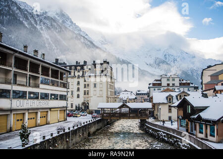 Eine winterliche Szene in Chamonix Stadt in Mont Blanc Stockfoto