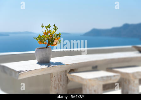 Blick auf Oia - Terrasse an der Ägäis Santorini - Kykladen INSEL - Griechenland Stockfoto