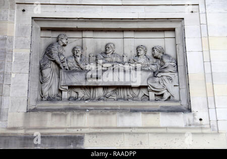 Relief von John Bell am Derby Guildhall Stockfoto