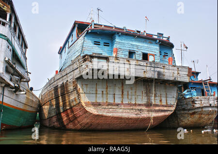 Alte Schiff an Sunda Kelapa Hafen, Jakarta, Indonesien Stockfoto