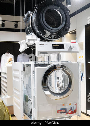 Kiew, Ukraine - 30. Dezember 2018: Waschmaschine Miele Marke store Showroom zerlegt Stockfoto