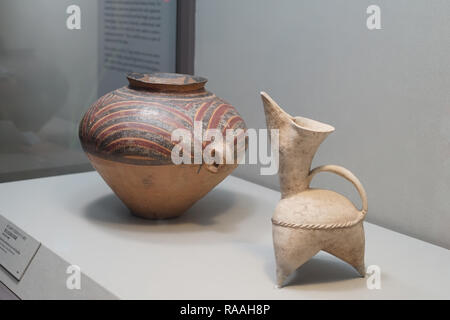 Taipei, Taiwan - 22. November 2018: Die alten Chinesischen kaiserlichen Artefakte und Kunstwerke im Nationalen Palastmuseum in Taipeh, Taiwan. Stockfoto