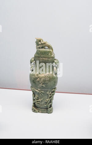 Taipei, Taiwan - 22. November 2018: Die alten Chinesischen kaiserlichen Artefakte und Kunstwerke im Nationalen Palastmuseum in Taipeh, Taiwan. Stockfoto