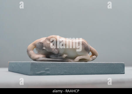 Taipei, Taiwan - 22. November 2018: Die alten Chinesischen kaiserlichen Artefakte und Kunstwerke im Nationalen Palastmuseum in Taipeh, Taiwan. Stockfoto
