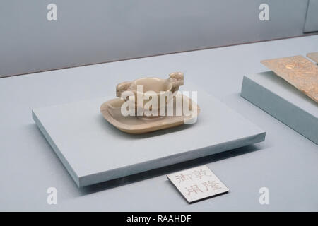 Taipei, Taiwan - 22. November 2018: Die alten Chinesischen kaiserlichen Artefakte und Kunstwerke im Nationalen Palastmuseum in Taipeh, Taiwan. Stockfoto