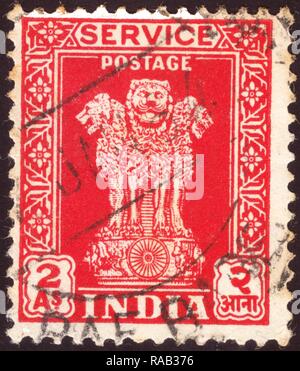 Indien - ca. 1950: Abgesagt Briefmarke von indischen Geistes gedruckt zeigt vier Indischen Löwen, die Hauptstadt der Ashoka Säule, ca. 1950. Stockfoto