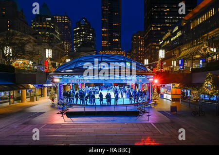 Robson Square, Eislaufbahn, Vancouver, British Columbia, Kanada. Stockfoto