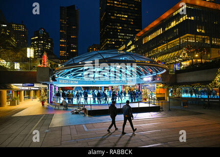 Robson Square, Eislaufbahn, Vancouver, British Columbia, Kanada. Stockfoto