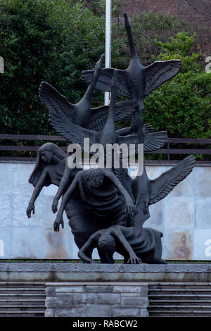 Ein Bild der Skulptur der Kinder von Lir im Garten der Erinnerung (eine Gairdín Cuimhneacháin) in Dublin. Stockfoto