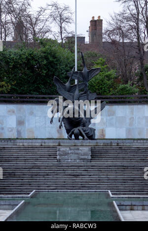 Ein Bild der Skulptur der Kinder von Lir im Garten der Erinnerung (eine Gairdín Cuimhneacháin) in Dublin. Stockfoto